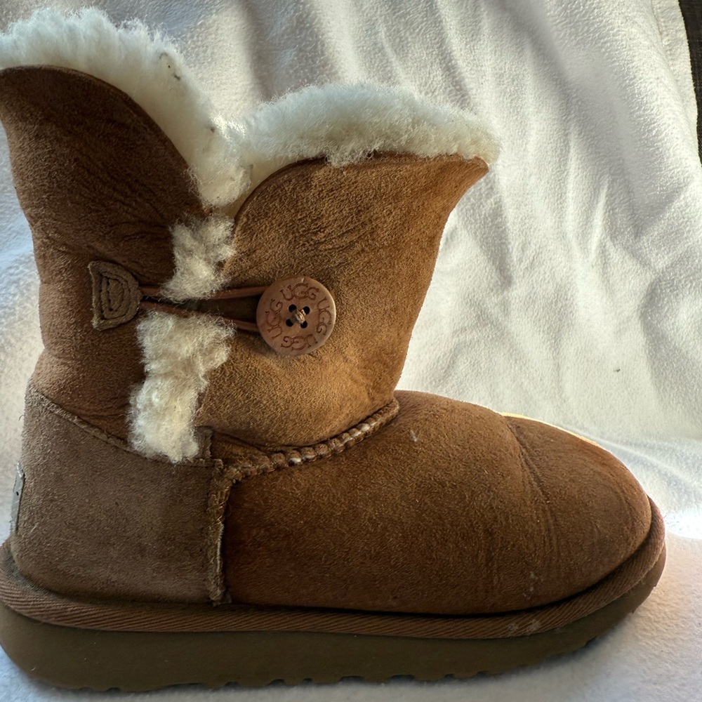 UGG Womens brown leather shearling lined ankle boot size 3
